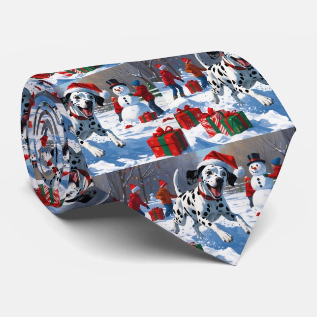 Dalmatiner läuft im Schnee mit Weihnachtshut Krawatte (Gerollt)
