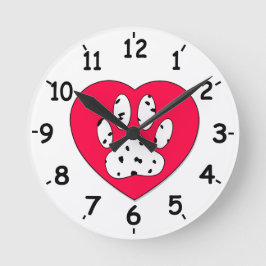 Dalmatiner Paw Print in rotem Herzen Runde Wanduhr