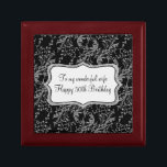 Damask Ehefrau 50. Geburtstag Geschenkboxen blau<br><div class="desc">Hübsche schicke Damast Stil Keepake Geschenkboxen. Ideal,  um Ihre Ehefrau an einem Geburtstag oder einem anderen besondere Anlass ein besonderes Geschenk zu schenken. Geschenkboxen lautet: "Zu meiner wunderbaren Ehefrau Happy 50. Geburtstag",  oder kann mit Ihren eigenen Worten und Geburtstag Jahr angepasst werden. Exklusives Design von Sarah Trett.</div>