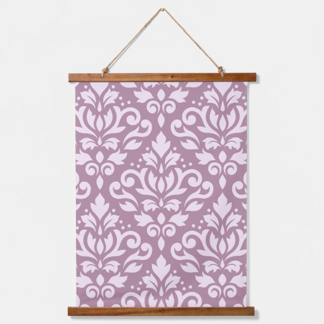 Damask Large Pattern Pink on Mauve Wandteppich Mit Holzrahmen (Vorderseite)