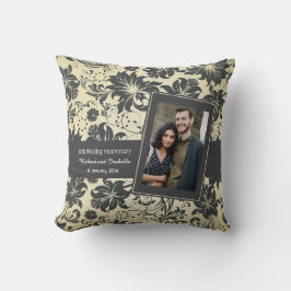 Damask on Cream Wedding Anniversary Name und Foto Kissen