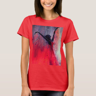 Dame dansante en T-shirt rouge