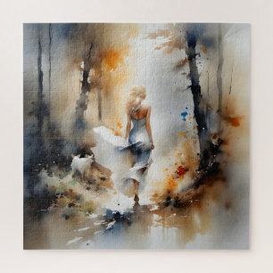 Dame, die durch einen Wald geht