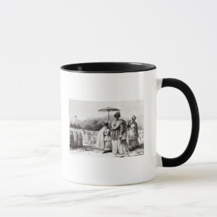 Dame, die Kind zur Taufe nimmt Tasse