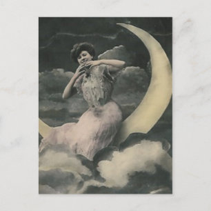 dame sur la lune carte postale souriante