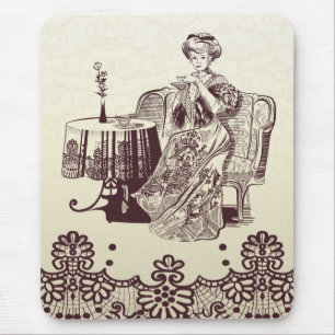 Dame trinkt Tee Mousepad