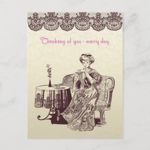 Dame trinkt Tee Postkarte
