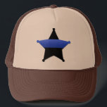 Damit wir nicht vergessen - das Abzeichen der dünn Truckerkappe<br><div class="desc">Dieses Design soll die mutigen Männer und Frauen ehren,  die unsere Gemeinschaften schützen. Dieses Symbol für Polizei,  Sheriff und Strafverfolgung ist eine schöne grafische Hommage an diejenigen,  die dienen und diejenigen,  die das ultimative Opfer gemacht haben.</div>