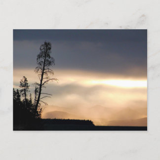 Dämmerlicher Morgensonnenaufgang Postkarte