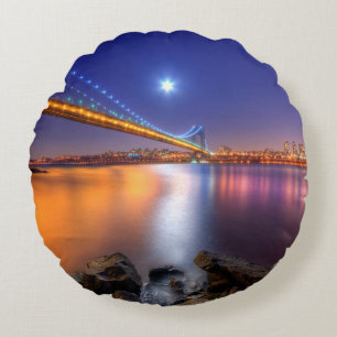 Dämmerung, George Washington BridgePalisades, NJ. Rundes Kissen