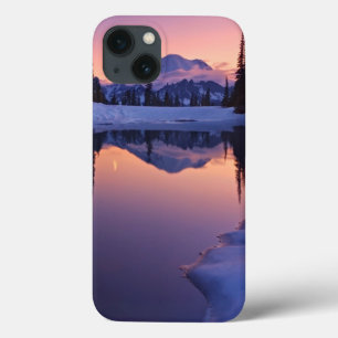 Dämmerung, Tarn und sichelförmiger Mond iPhone 13 Hülle