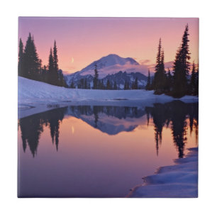 Dämmerung, Tarn und sichelförmiger Mond Fliese