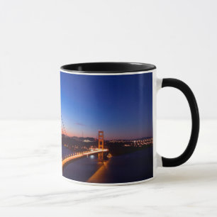 Dämmerung über San Francisco und Golden Tasse