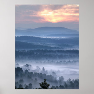 Dämmerung zwischen den Tälern Poster