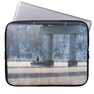 Dampfbad Winter Angeltisch Rock Lake Laptopschutzhülle
