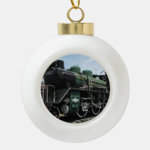Dampfzug WW2 an der Kwai-Brücke Keramik Kugel-Ornament