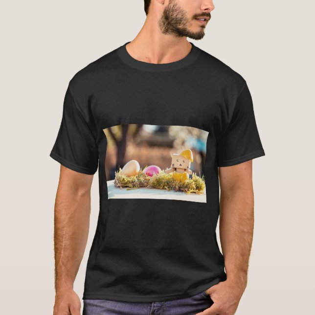 Danbo mit Easter Egg Vibes T-Shirt (Vorderseite)
