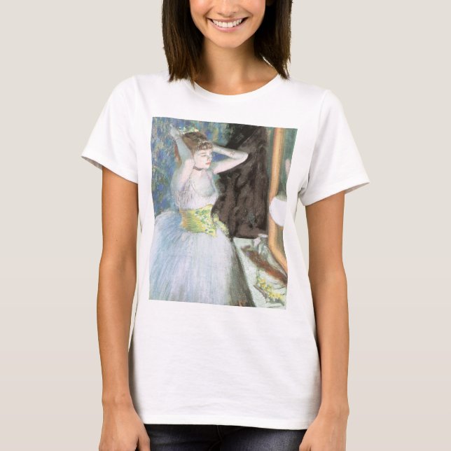 Dancer in ihrem Dressing Room von Edgar Degas T-Shirt (Vorderseite)