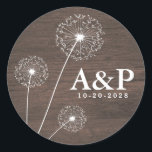 Dandelion Barn Wood Country Rustikale Gastgeschenk Runder Aufkleber<br><div class="desc">Die rustikalen Gastgeschenke Hochzeiten des Dandelion Barn Wood sind aus Stallholz mit dekorativen Leuchtern.</div>