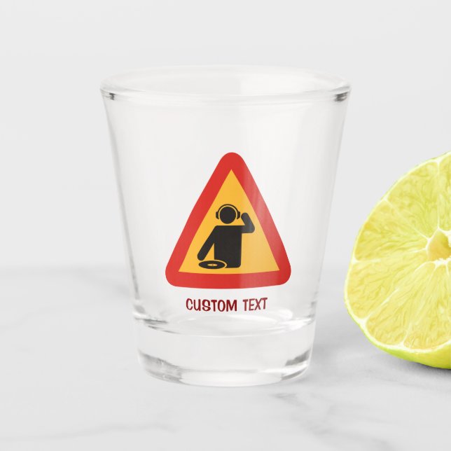 Danger-DJs am Arbeitsplatz Schnapsglas (Vorderseite)