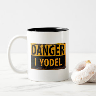 DANGER I YODEL lustiges Zeichen schreien rostiges Zweifarbige Tasse