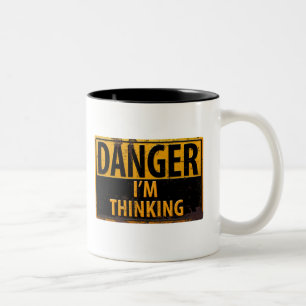 DANGER Ich denke, lustige Zeichen bedrücktes Metal Zweifarbige Tasse