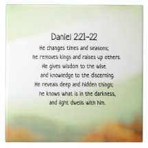 Daniel 2:21-22 Er ändert seine Zeiten und Jahresze