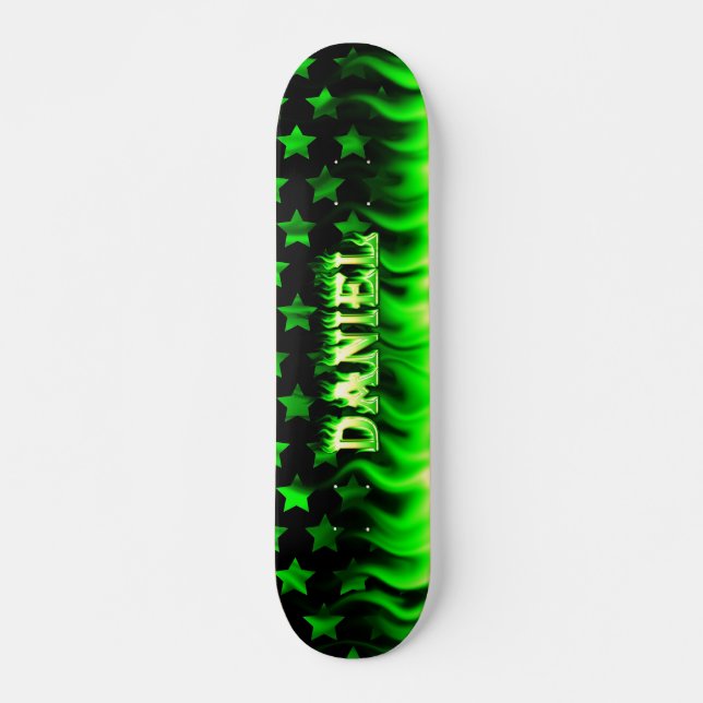 Daniel Skateboard grünes Feuer und Flammen Design. (Vorne)