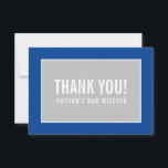 DANK IHNEN BAR MITZVAH Moderne geometrisch blaugra Dankeskarte<br><div class="desc">per kat massard >>> https://linktr.ee/simplysweetpaperie << Eine einfache, stilvolle Art zu sagen, danke an Ihre Gäste für die Teilnahme an Ihrer Veranstaltung. Als Vorlage können Sie ganz einfach Ihre eigenen Daten hinzufügen oder auf die Schaltfläche Anpassen klicken und Text, Schriftart, Größen etc. hinzufügen oder ändern TIPP: 1. Um Grafiken zu...</div>