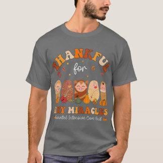 Dankbar für winzige Wunder Neonataler Erntedank N T-Shirt