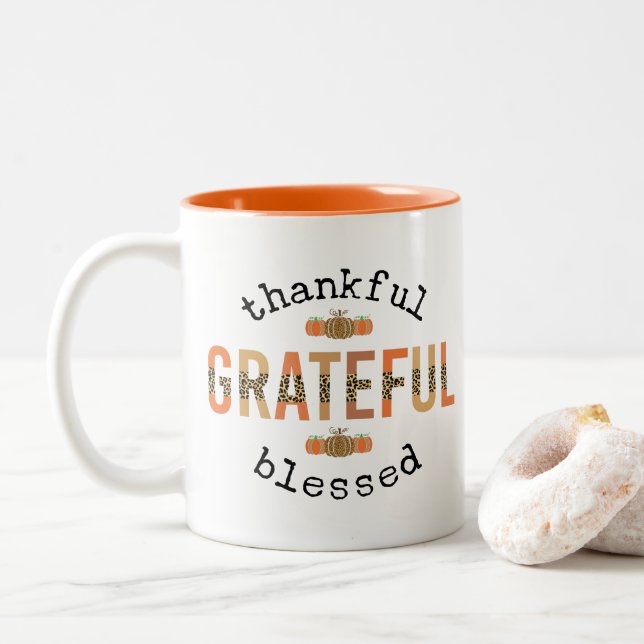 Dankbar, gesegnet Niedlich Fall Erntedank Zweifarbige Tasse (Mit Donut)