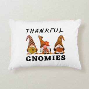 Dankbare Gnome mit Niedlichem Herbsttrio von Gnome Dekokissen