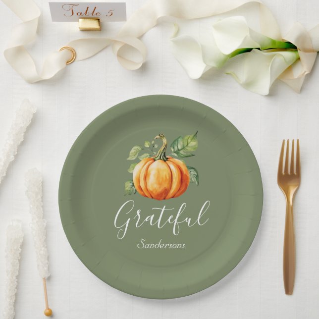 Dankbarer Erntedank Orange Pumpkin Personalisiert Pappteller (Hochzeit)