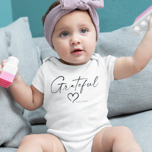 Dankbares Herz Ihr Name Minimal Tinte Script Baby Strampler