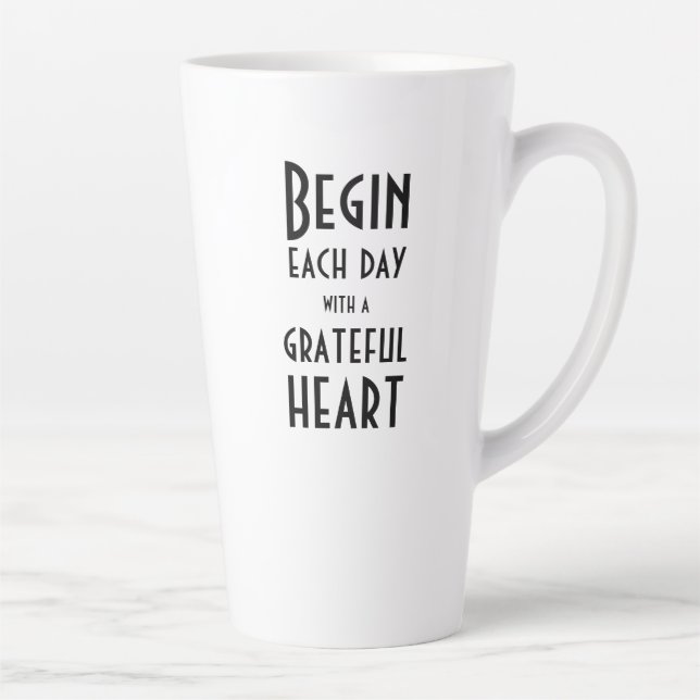 Dankbares Herzpreisangebot Schwarz-weiß groß Milchtasse (Rechts)