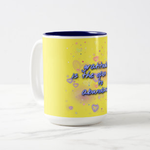 Dankbarkeit ist offen für Fülle Zweifarbige Tasse