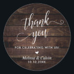Danke für die Feier mit uns, Hochzeit Runder Aufkleber<br><div class="desc">Vielen Dank, dass Sie mit uns, Wedding Classic Round Sticker, in Hütte braunes Holz Thema gefeiert haben.</div>