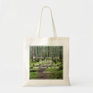 Dans chaque promenade avec le sac fourre-tout à