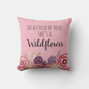 Dans un domaine de Rose C’est une Coussin Fleur sa
