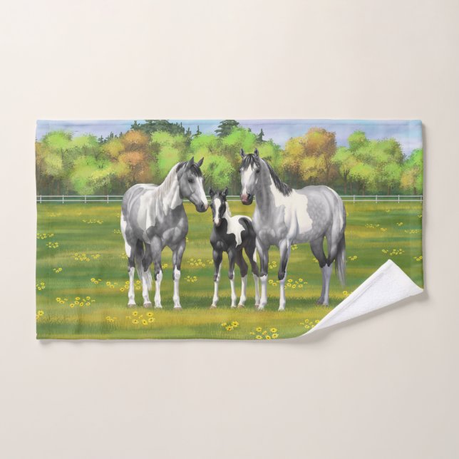 Daple Gray Pinto Paint Horses In Summer Pasta Badhandtuch Set (Handtuch)