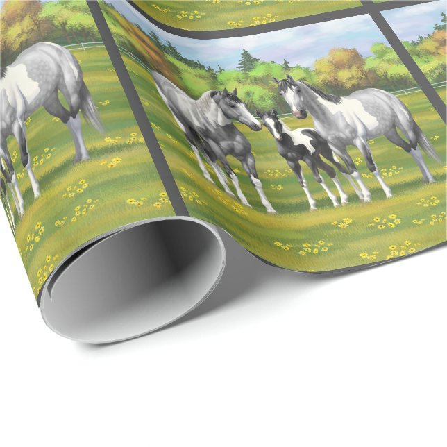 Daple Gray Pinto Paint Horses In Summer Pasta Geschenkpapier (Rolleneckpunkt)