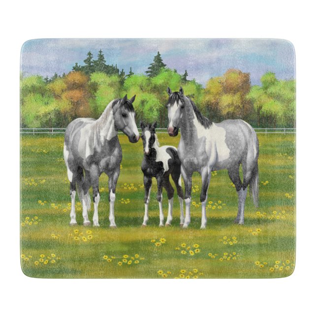 Daple Gray Pinto Paint Horses In Summer Pasta Schneidebrett (Vorderseite)