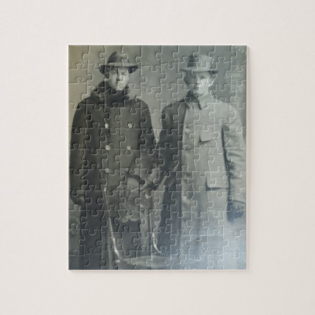 Dapper Brothers in Overcoats RPPC B&W Foto Image (Vertikal)