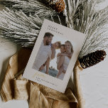 DARCY Gold Foil Vintages Foto Weihnachten Folien Feiertagskarte<br><div class="desc">DARCY Gold Foil Vintagen Familie Foto Weihnachtsfoil Weihnachtskarte. Personalisieren Sie die Kartenvorderseite mit einem Foto,  Ihrem Familiennamen und dem Jahr. Personalisieren Sie den Rücken mit einem optionalen Urlaubsgruß oder Familiennachrichten und Ihrem Familiennamen.</div>