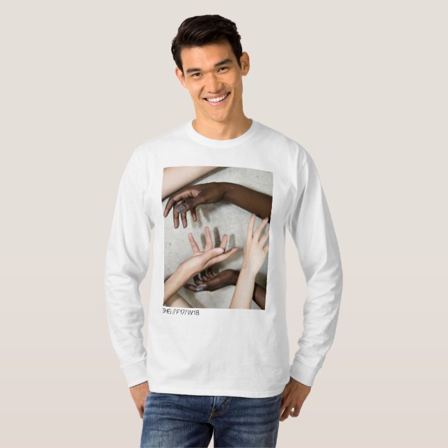 Dargestelltes langes Hülsen-T-Shirt T-Shirt (Vorne ganz)