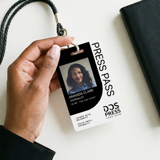 Dark Black Modern & Minimal Press Pass Foto ID Ausweis (Dark Black Modern & Minimal Press Pass Photo ID Badge)