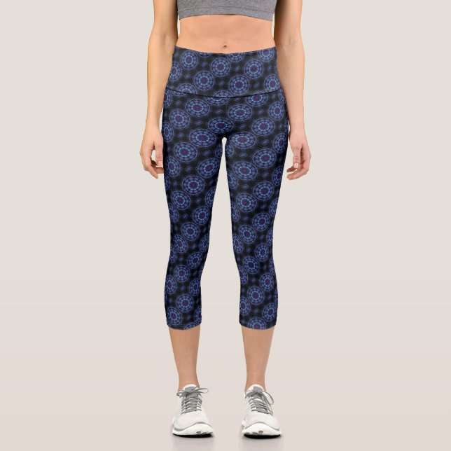 Dark Blue Boho Mandala Pattern Capri Leggings (Vorderseite)