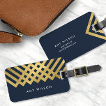 Dark Blue Modern & Imitats Gold Geometric Gepäckta Gepäckanhänger<br><div class="desc">Mit diesem eleganten dunkelblauen Gepäckanhänger mit einem feinen, goldenen, geometrischen Design der Imitate hebt sich das Gepäck von anderen Gepäckstücken ab. Personalisieren Sie dieses Tag mit Ihren Informationen und für weitere Optionen, wie zum Beispiel den Schriftart zu ändern und seine Größe klicken Sie auf die Schaltfläche "Anpassen". *Bitte beachten Sie,...</div>
