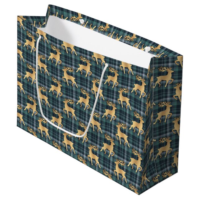 Dark Blue Plaid with Faux Gold Reindeer Holiday Große Geschenktüte (Vorderseite Schrägansicht)