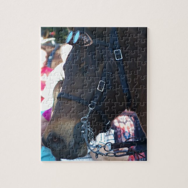 Dark Brown Arabian Horse mit Brille (Vertikal)